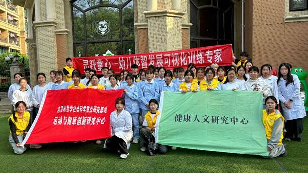 一群人在草地上 AI 生成的内容可能不正确。 一群人在草地上 AI 生成的内容可能不正确。