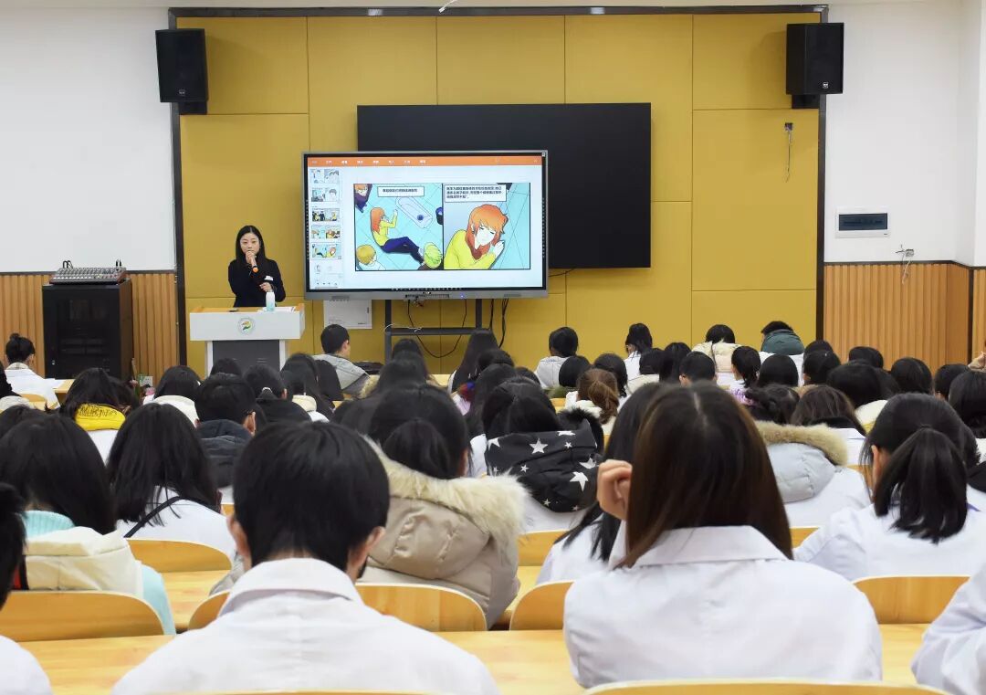 同学们认真听课
